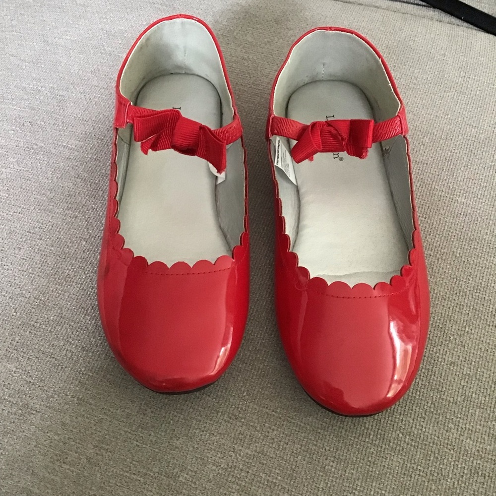 GUC girls dress shoes size 2/3 red Mary Jane style flats